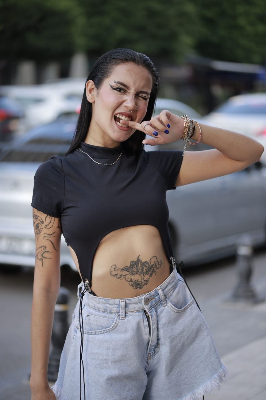 Mujer joven y seductora